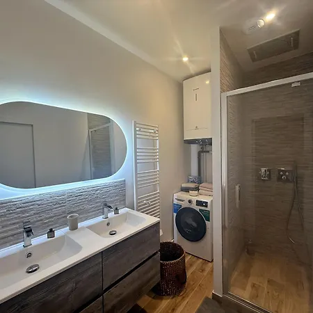 Salon Cosy Et Lumineux Proche Arc De Triomphe Homestay