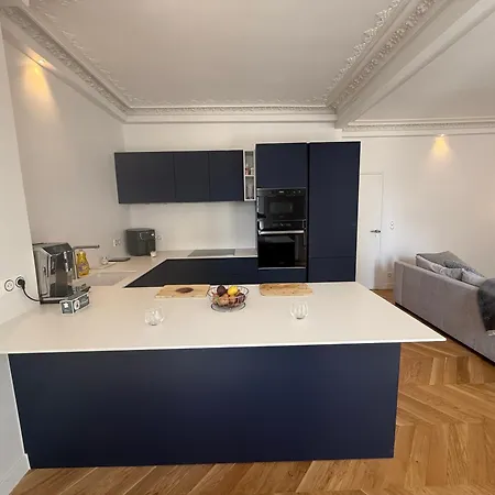 Salon Cosy Et Lumineux Proche Arc De Triomphe Homestay Paris